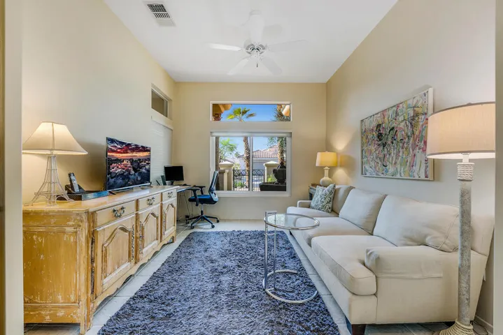 20 FAMILTY ROOM FULL