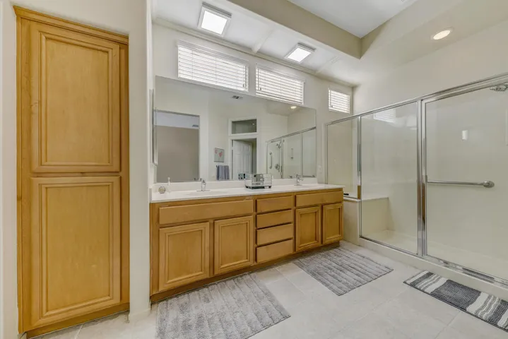 19 MASTER BATHROOM FULL