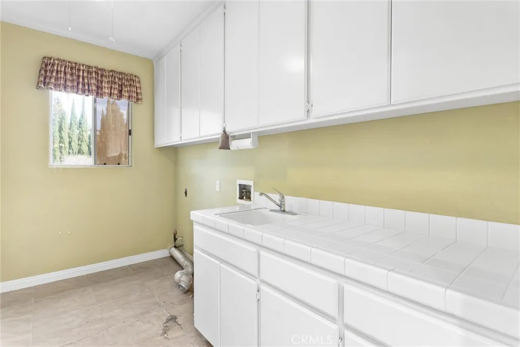 13776 Meadow View, Yucaipa, California 92399 home-pic-37