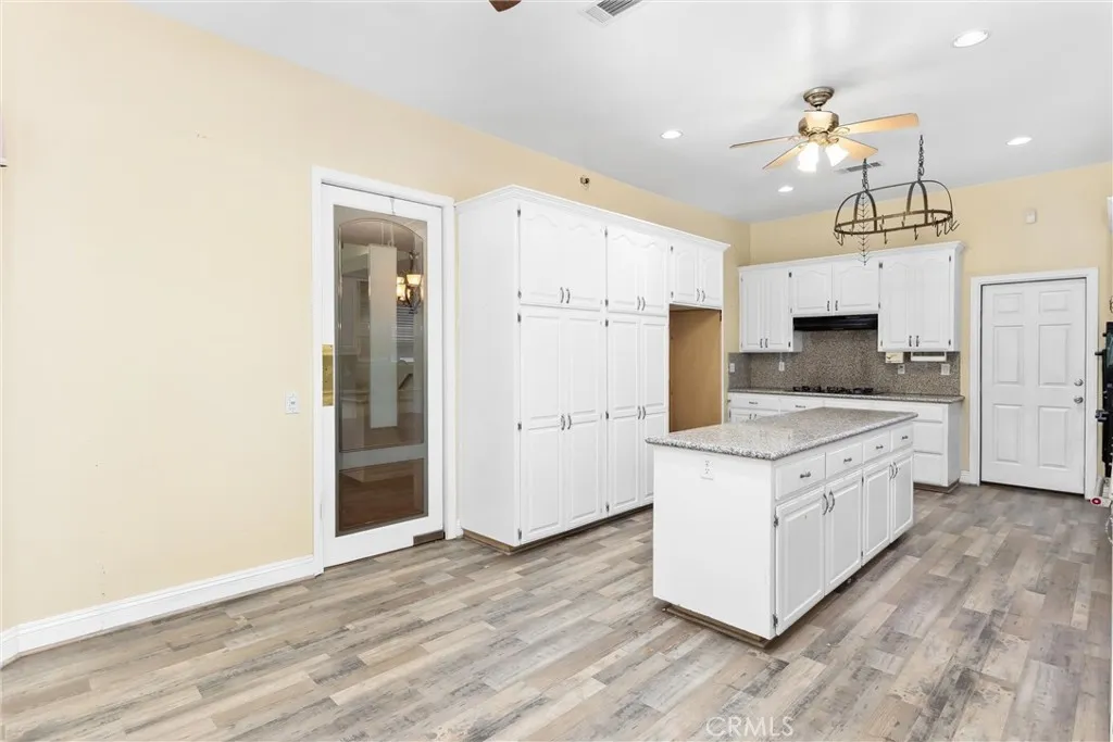 13776 Meadow View, Yucaipa, California 92399 home-pic-17