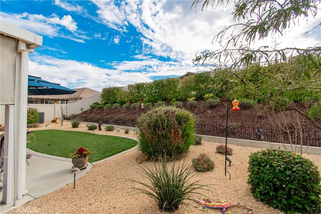 381 Nesting Bird, Beaumont, California 92223 home-pic-38