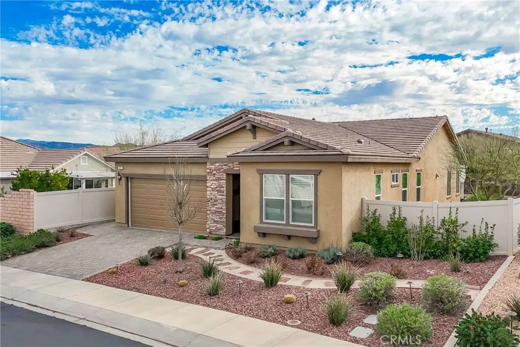 381 Nesting Bird, Beaumont, California 92223 home-pic-1