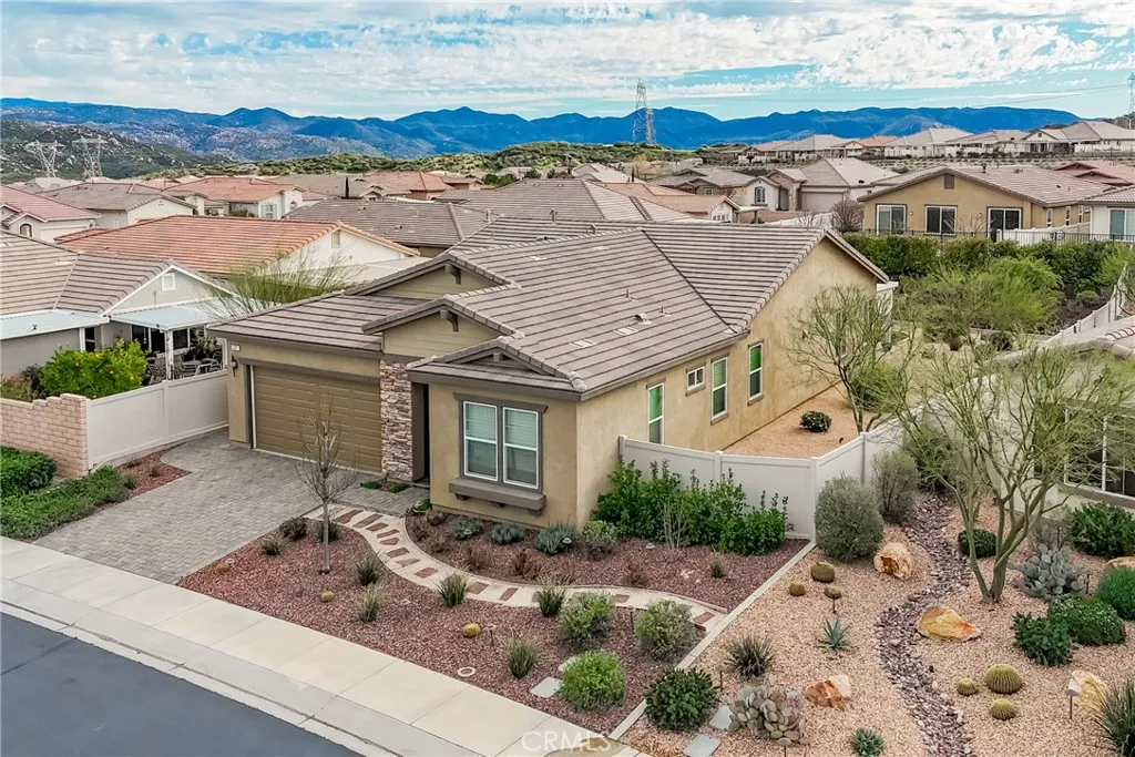 381 Nesting Bird, Beaumont, California 92223 home-pic-40