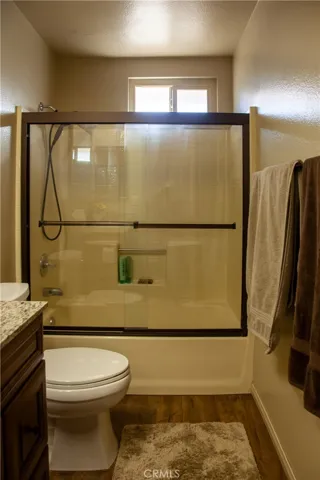 Hall Full Guest Bath