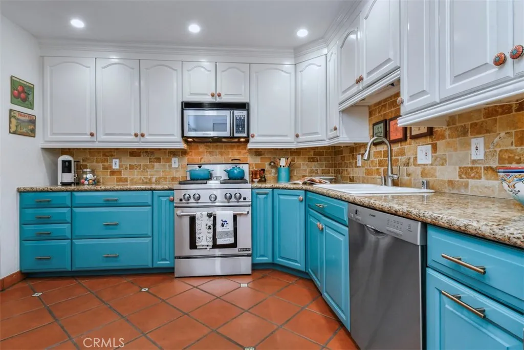 14529 Weddington 103, Sherman Oaks, California 91411 home-pic-13