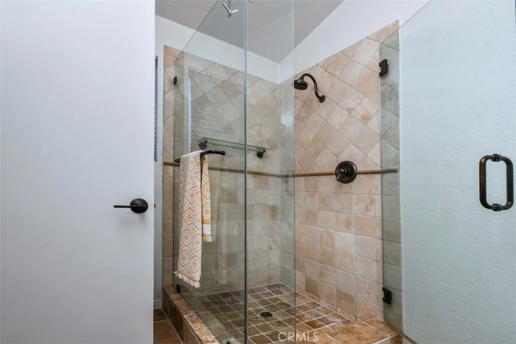 14529 Weddington 103, Sherman Oaks, California 91411 home-pic-23