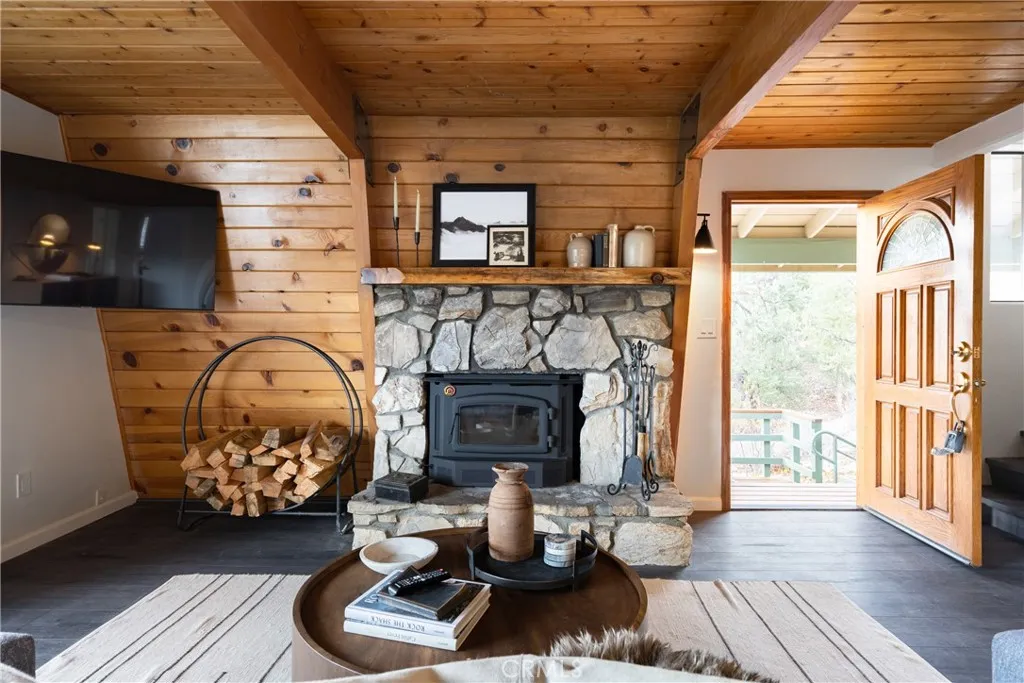 1117 Crater Mountain, Big Bear City, California 92314 home-pic-6
