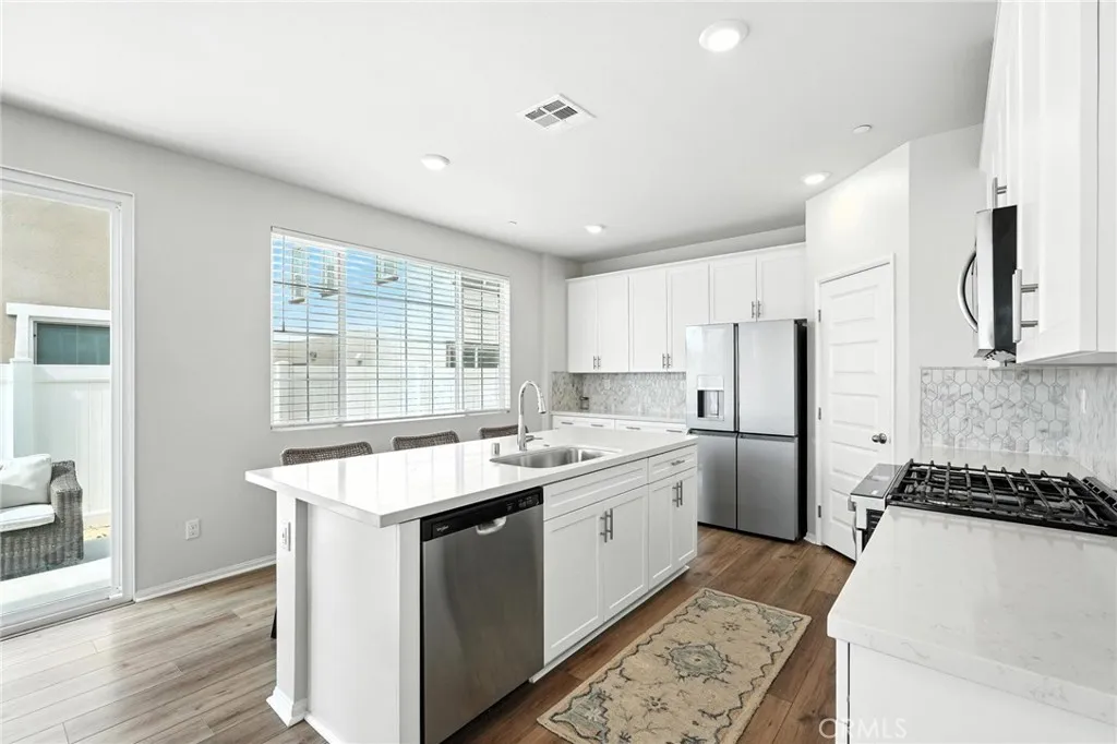 28267 Ashtree Street, Temecula, California 92591 home-pic-8