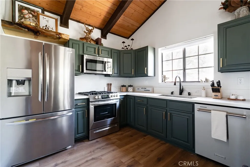 1132 Mount Shasta Road, Big Bear City, California 92314 home-pic-8