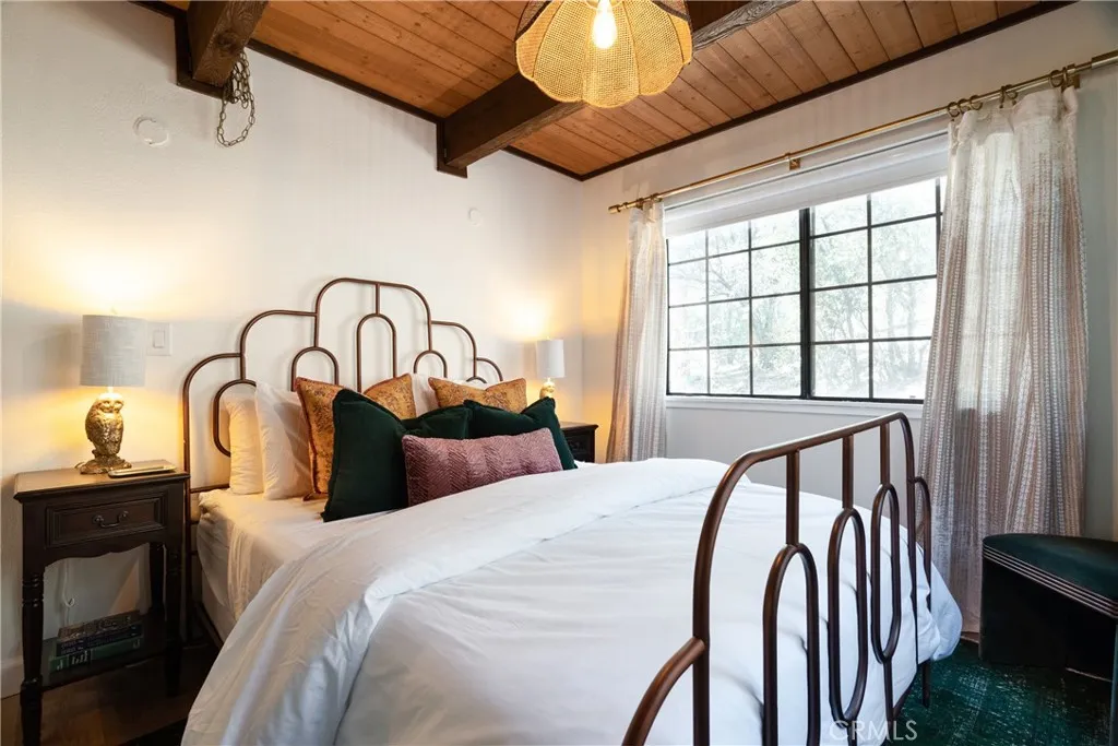 1132 Mount Shasta Road, Big Bear City, California 92314 home-pic-16