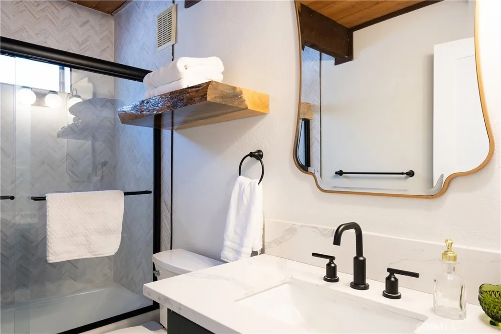 1132 Mount Shasta Road, Big Bear City, California 92314 home-pic-17