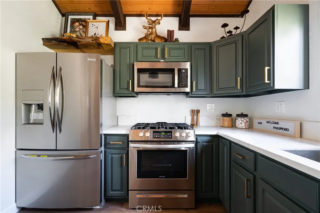 1132 Mount Shasta Road, Big Bear City, California 92314 home-pic-10