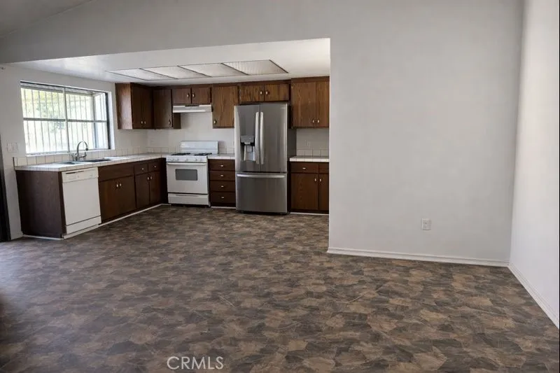 1614 Buckeye, Highland, California 92346 home-pic-5