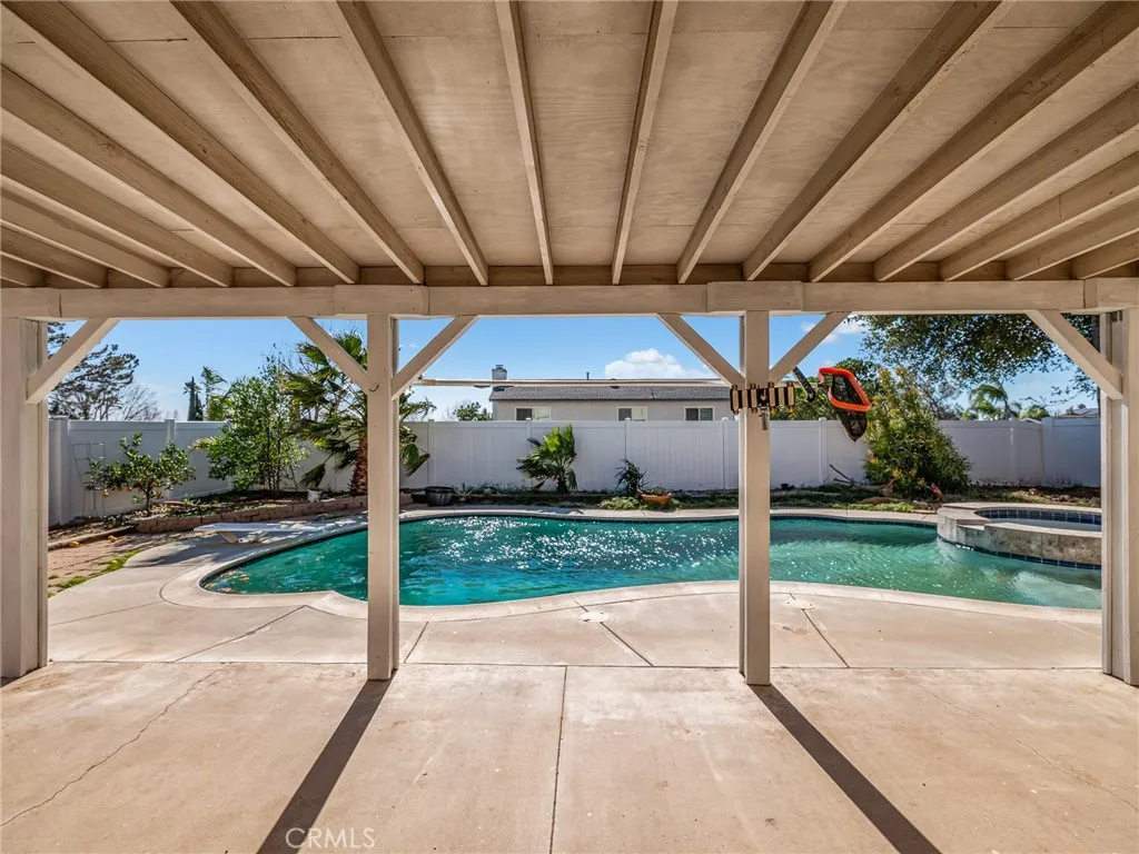 2425 Hyatt, San Bernardino, California 92407 home-pic-3