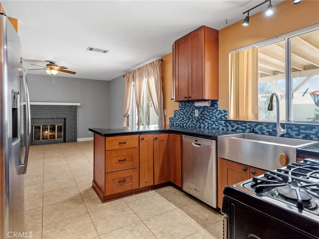 2425 Hyatt, San Bernardino, California 92407 home-pic-8