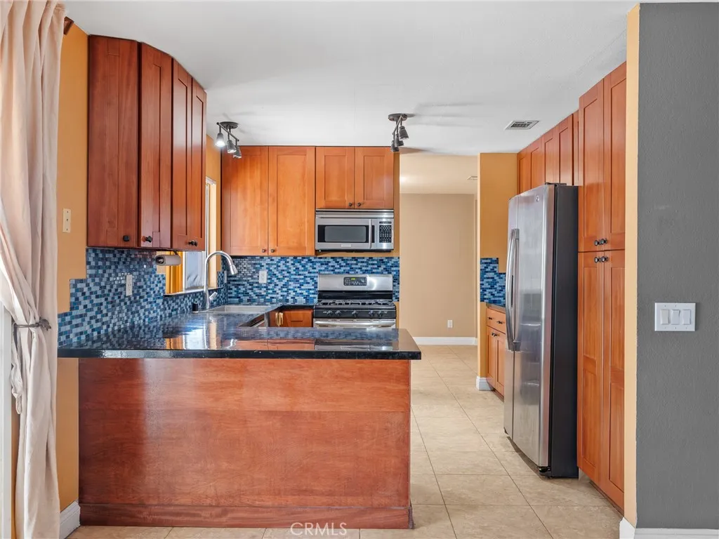 2425 Hyatt, San Bernardino, California 92407 home-pic-9