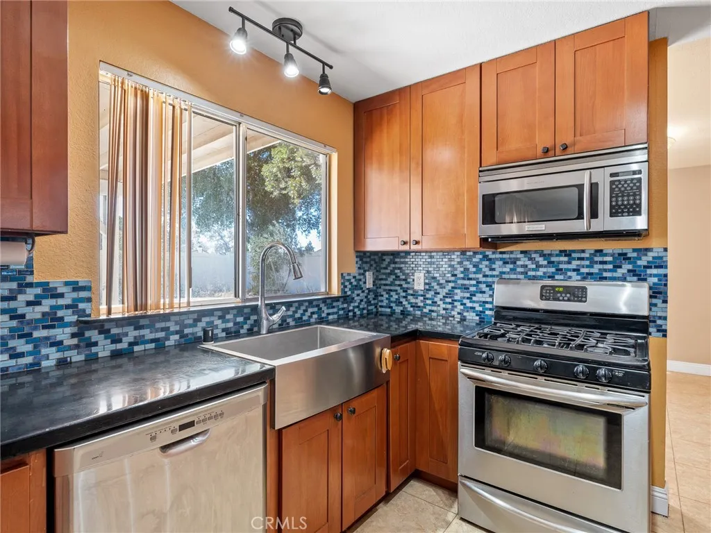 2425 Hyatt, San Bernardino, California 92407 home-pic-12