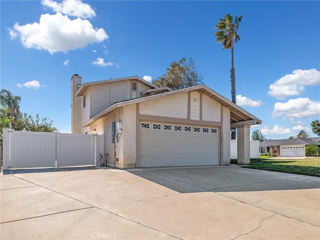 2425 Hyatt, San Bernardino, California 92407 home-pic-2