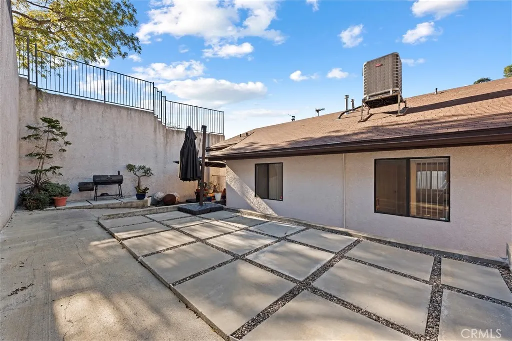 1832 Redcliff Street, Los Angeles, California 90026 home-pic-24