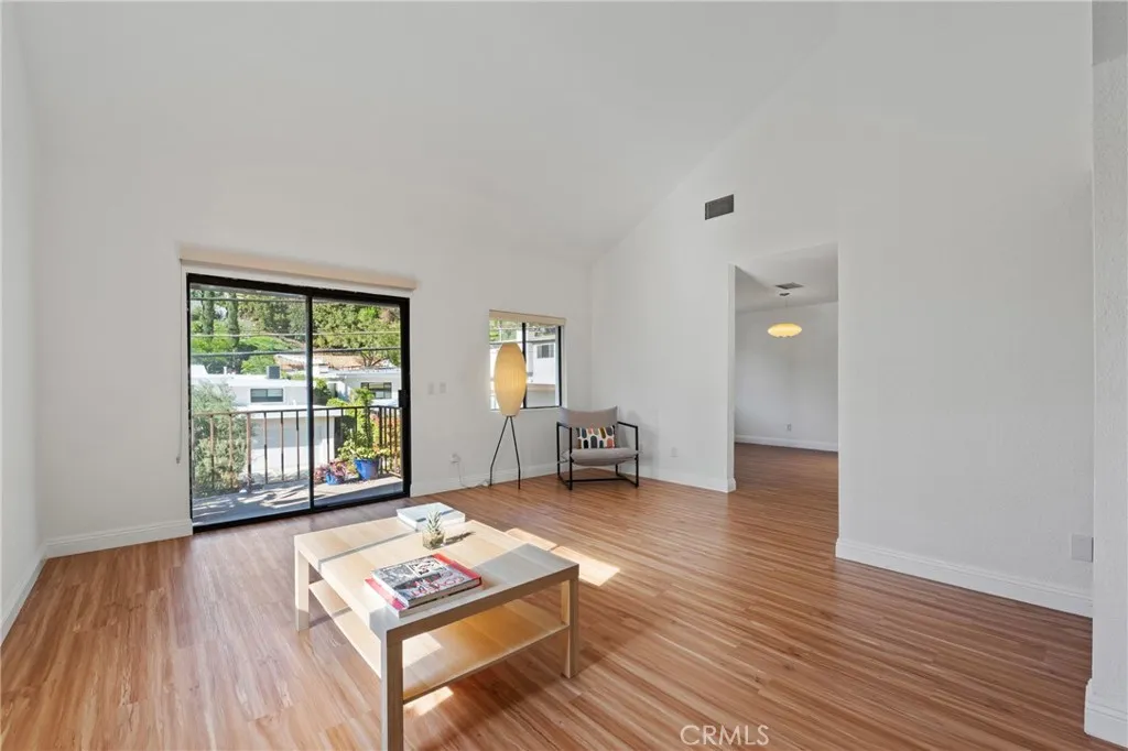 1832 Redcliff Street, Los Angeles, California 90026 home-pic-7