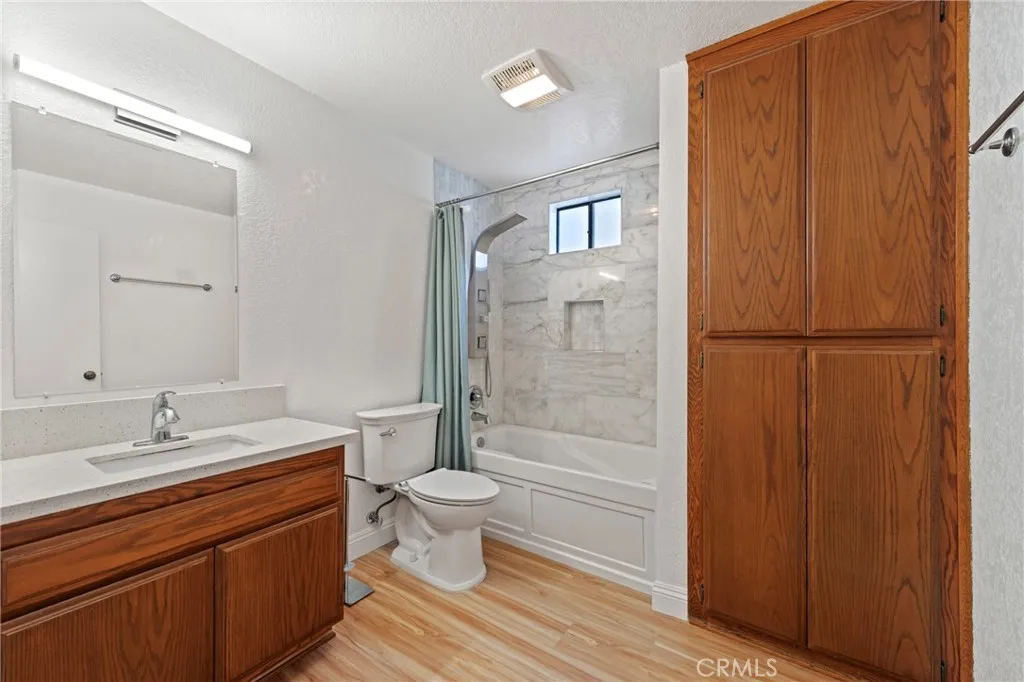 1832 Redcliff Street, Los Angeles, California 90026 home-pic-21