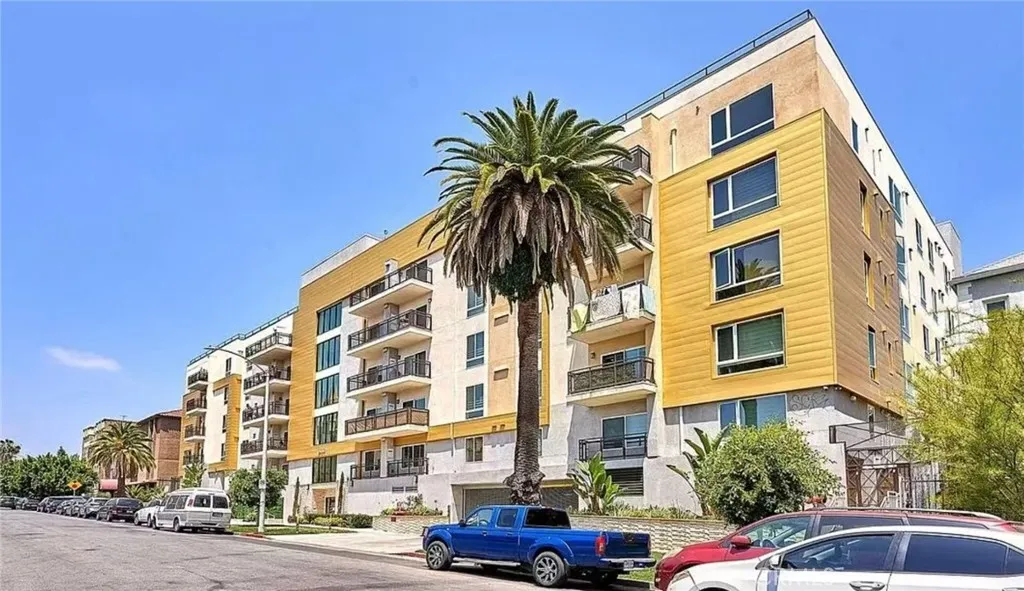 2939 Leeward 212, Los Angeles, California 90005 home-pic-1