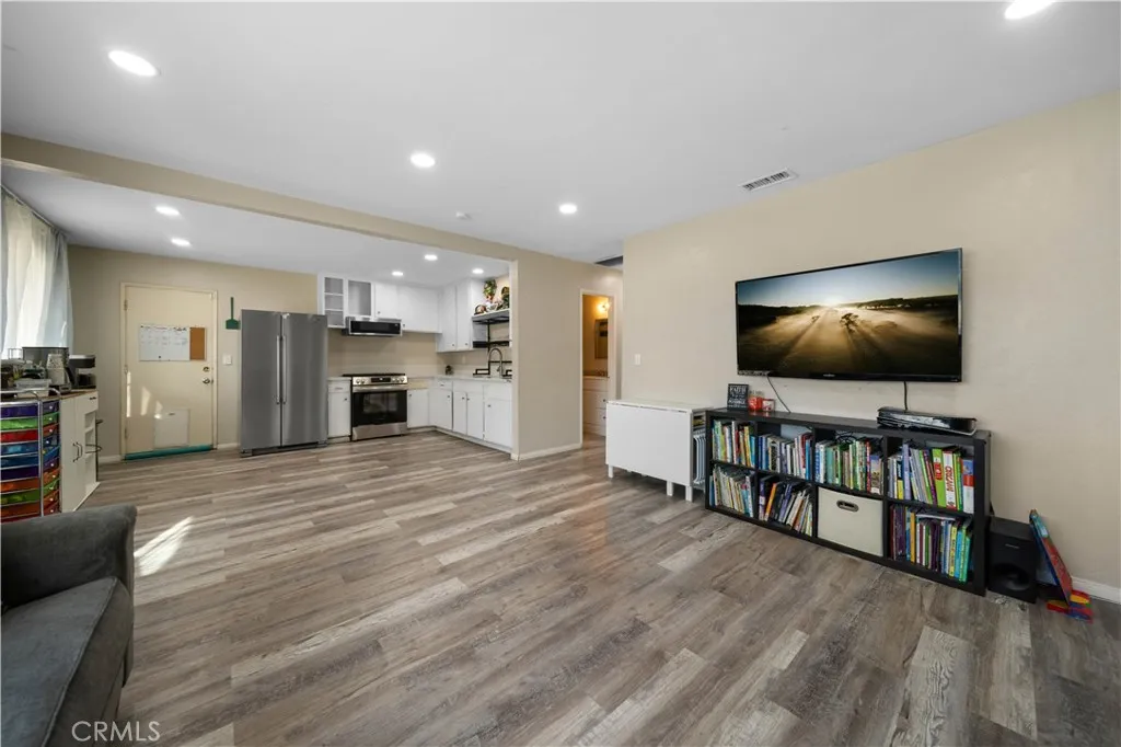 43352 Edson, Lancaster, California 93536 home-pic-7