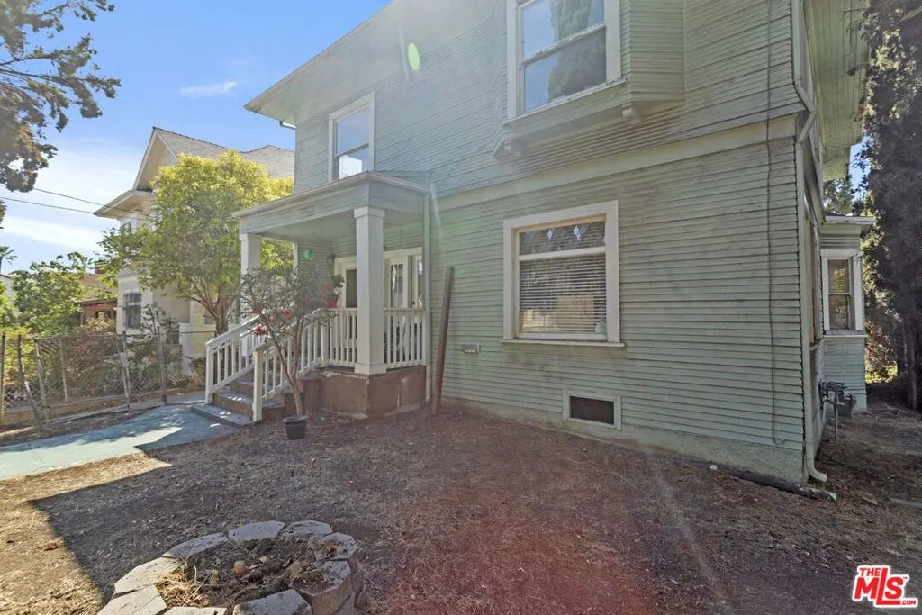 1348 Kellam Avenue, Los Angeles, California 90026 home-pic-3