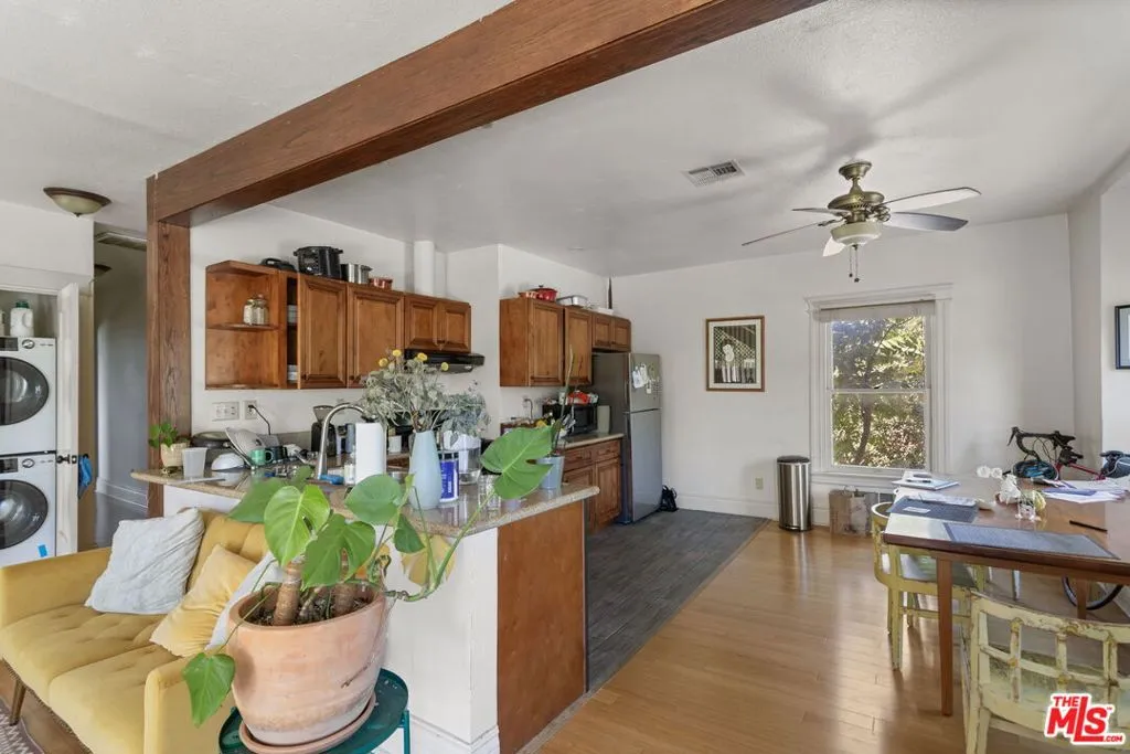 1348 Kellam Avenue, Los Angeles, California 90026 home-pic-14