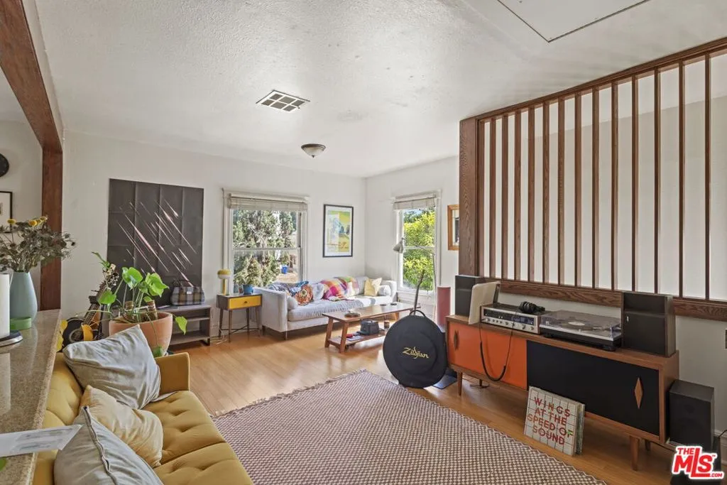 1348 Kellam Avenue, Los Angeles, California 90026 home-pic-12