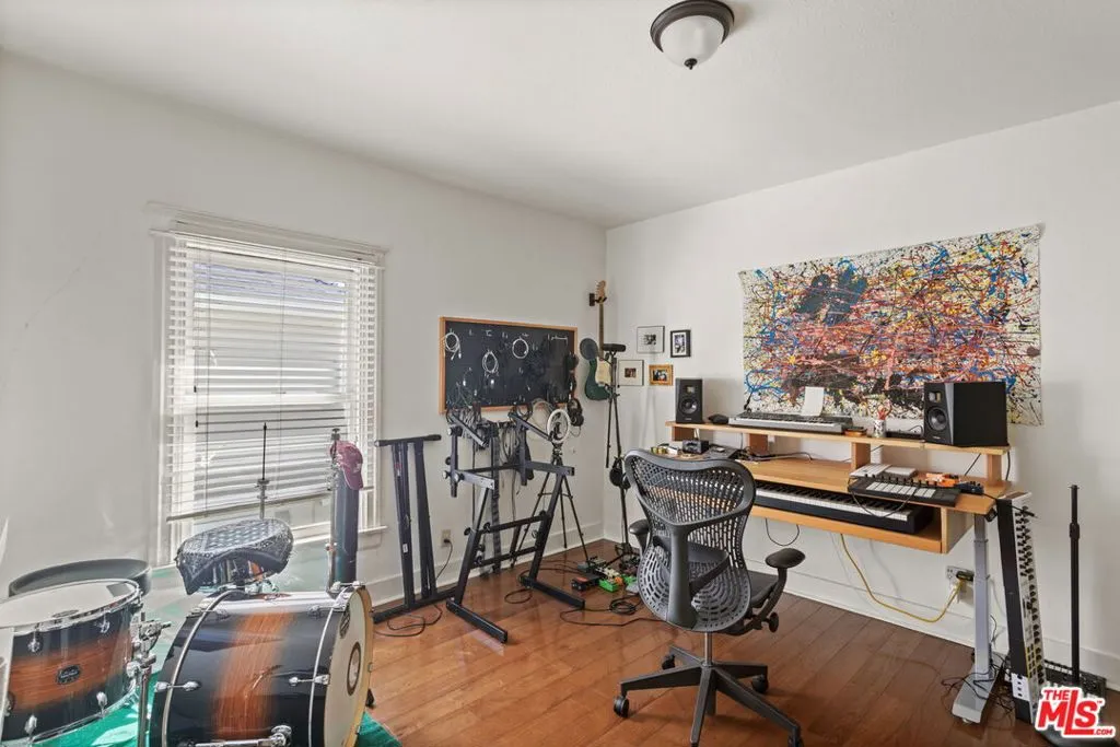 1348 Kellam Avenue, Los Angeles, California 90026 home-pic-23
