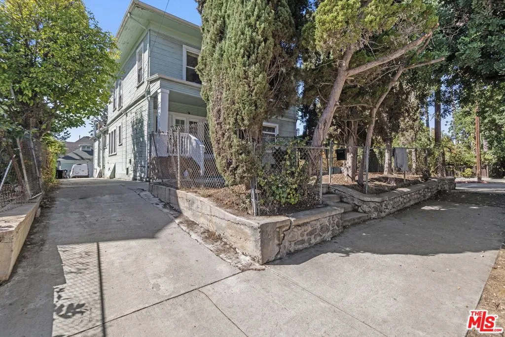 1348 Kellam Avenue, Los Angeles, California 90026 home-pic-1