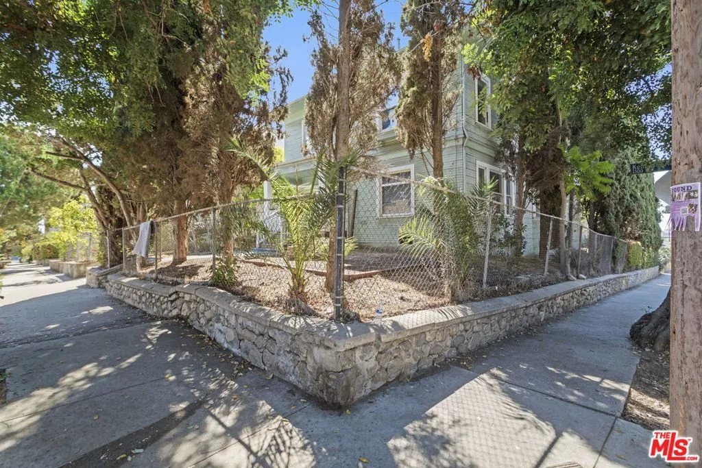 1348 Kellam Avenue, Los Angeles, California 90026 home-pic-2