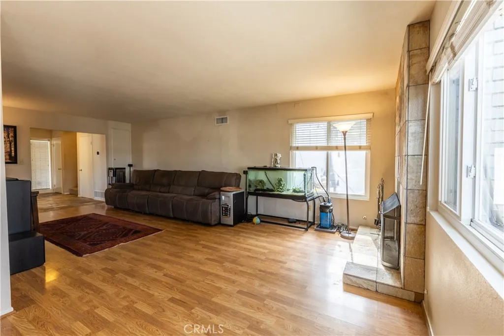 910 E Glendale, Orange, California 92865 home-pic-5