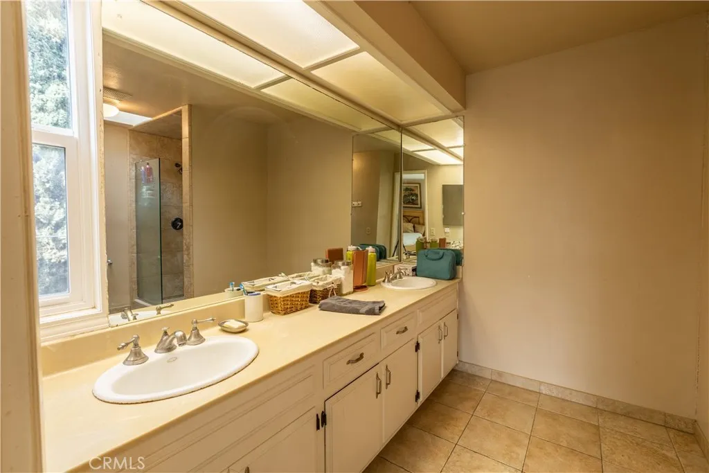 910 E Glendale, Orange, California 92865 home-pic-18
