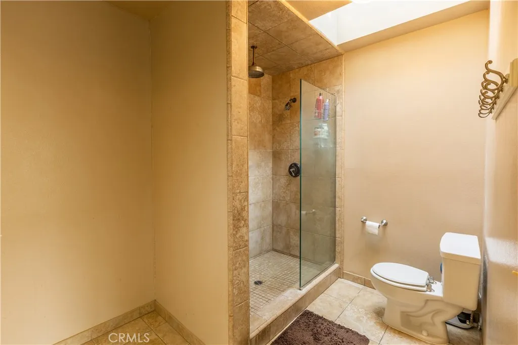 910 E Glendale, Orange, California 92865 home-pic-19
