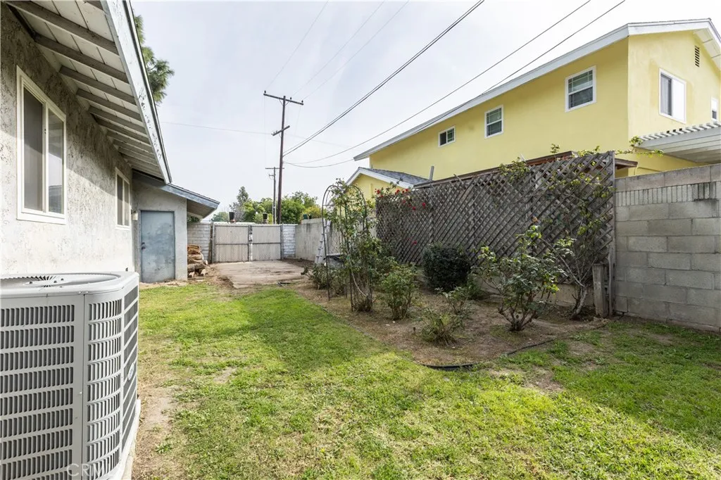 910 E Glendale, Orange, California 92865 home-pic-24