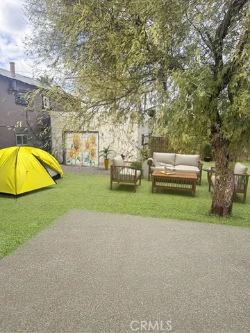 AI Photos No furniture in the yard