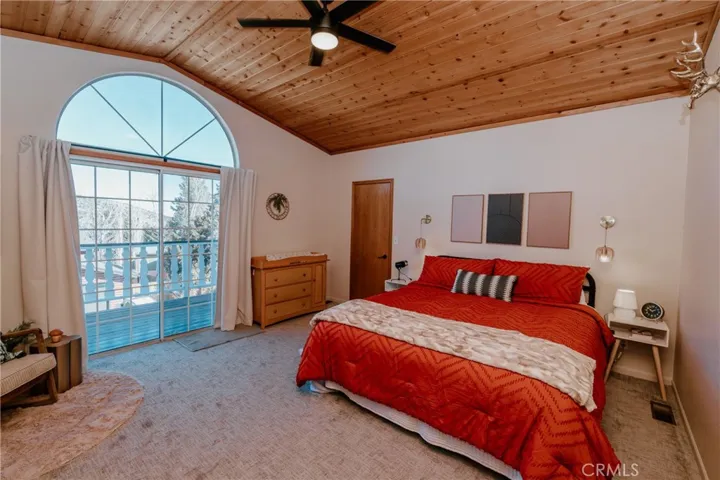 Cosy Master includes King bed, crib, changing table and dresser