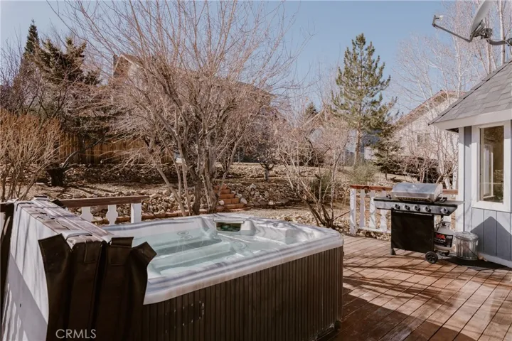 Private HOT TUB for relaxing after Skiing or hiking