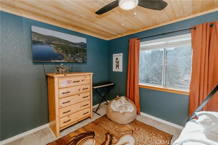 Warm wood-beamed ceilings, TV and full closet