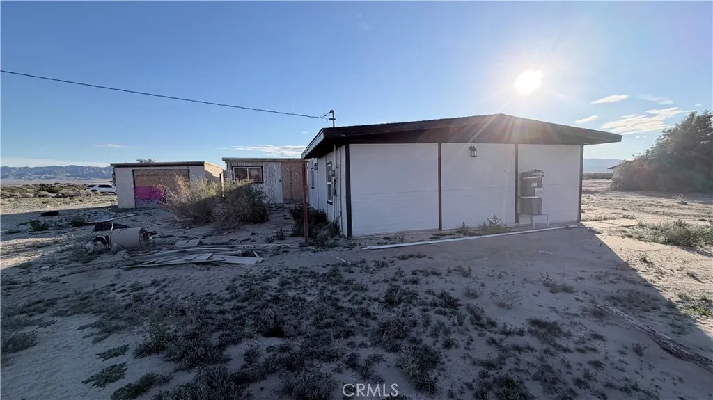 87908 Amboy, 29 Palms, California 92277 home-pic-2