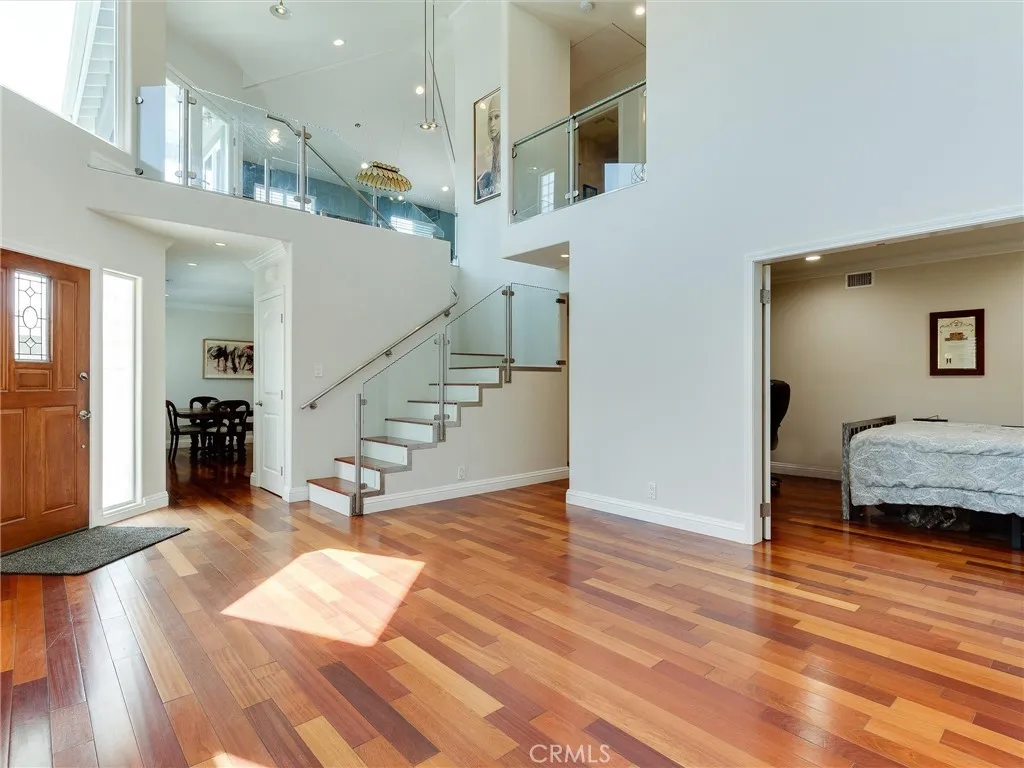 12621 Costa Drive, Hawthorne, California 90250 home-pic-1