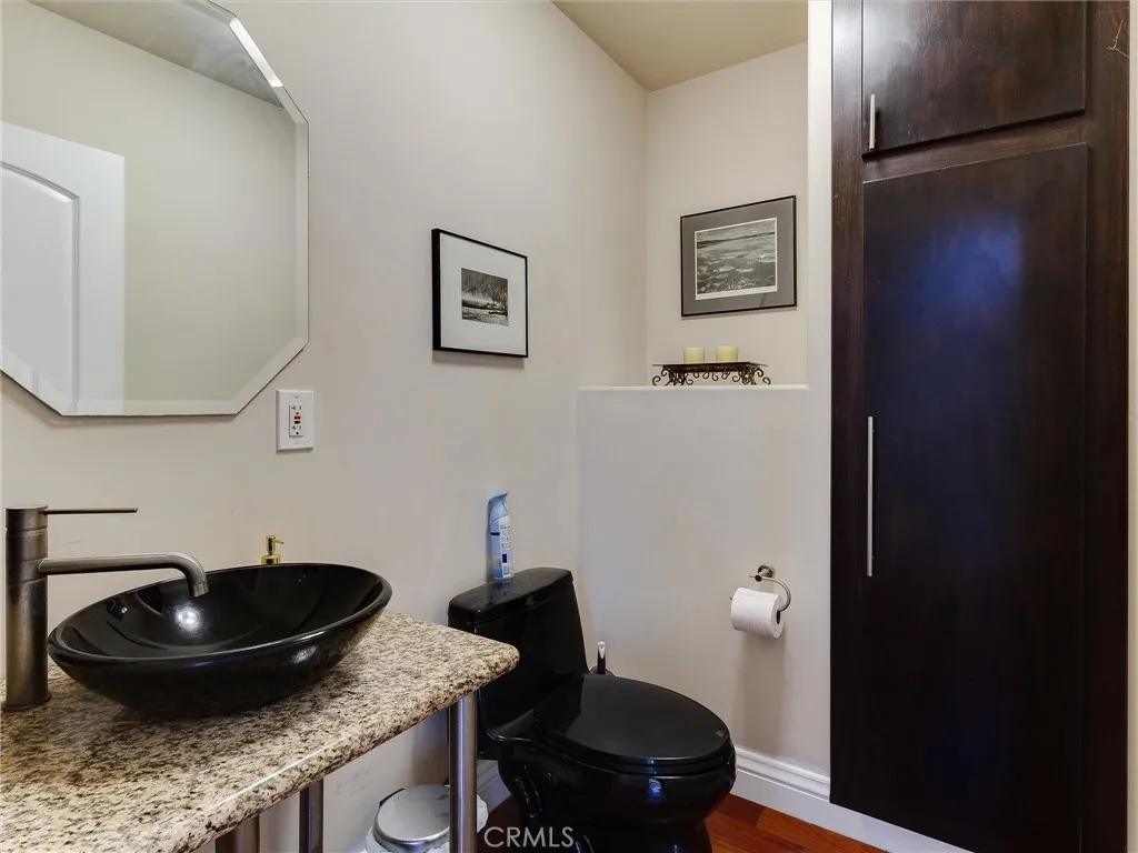 12621 Costa Drive, Hawthorne, California 90250 home-pic-12