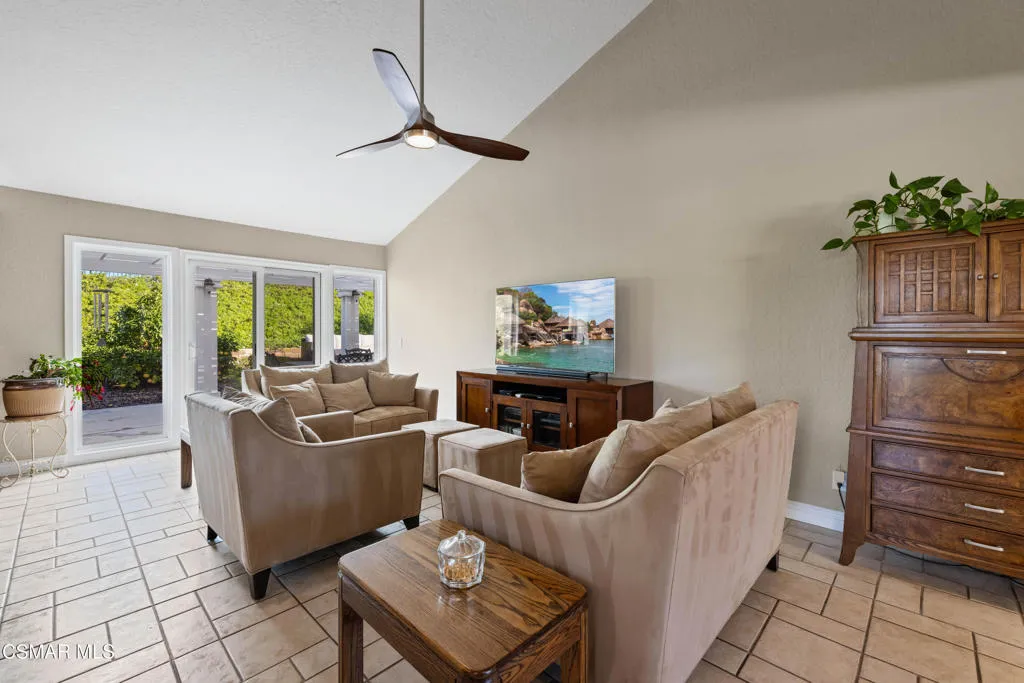675 Whispering Oaks Place, Newbury Park, California 91320 home-pic-23