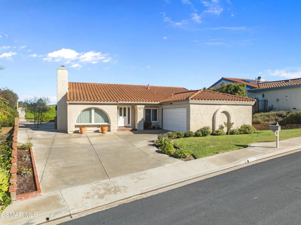 675 Whispering Oaks Place, Newbury Park, California 91320 home-pic-2