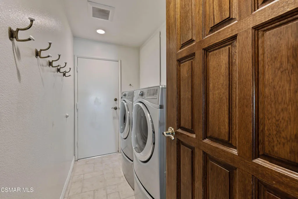 675 Whispering Oaks Place, Newbury Park, California 91320 home-pic-48