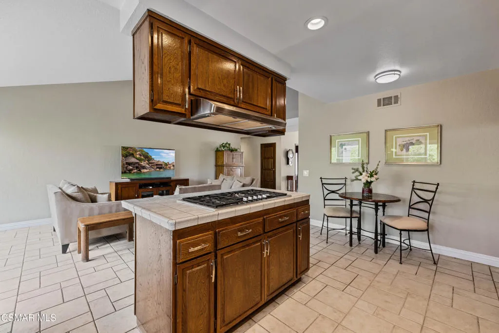 675 Whispering Oaks Place, Newbury Park, California 91320 home-pic-29