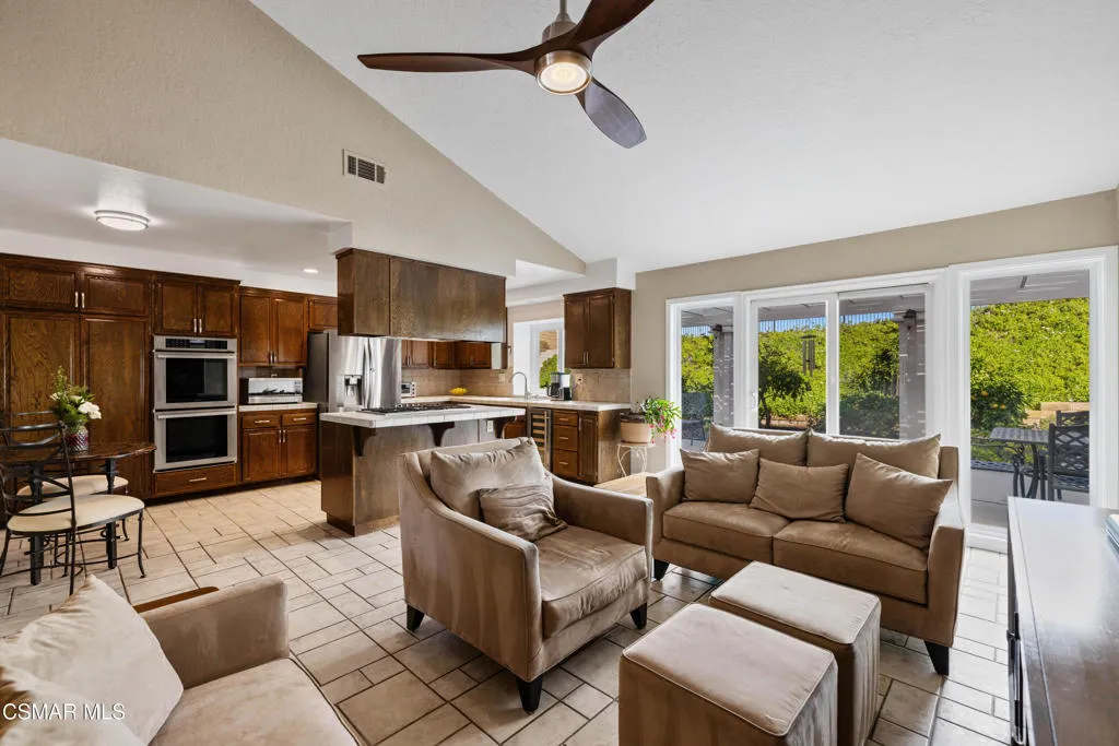 675 Whispering Oaks Place, Newbury Park, California 91320 home-pic-21