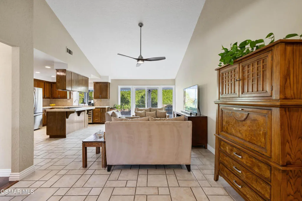 675 Whispering Oaks Place, Newbury Park, California 91320 home-pic-20